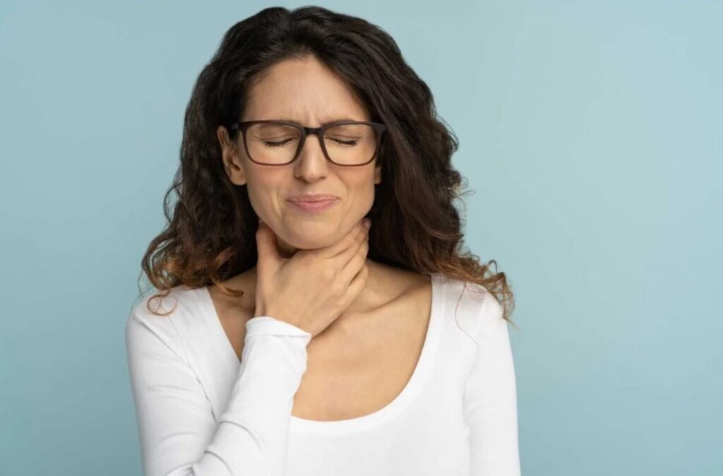 болить горло від холодної води